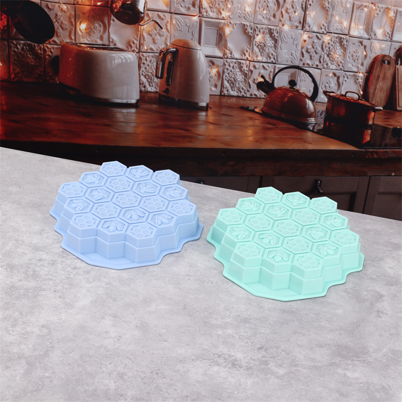 Silicone 19 Mobile Bee Honeyco - Soap Making Kit のレビューと価格